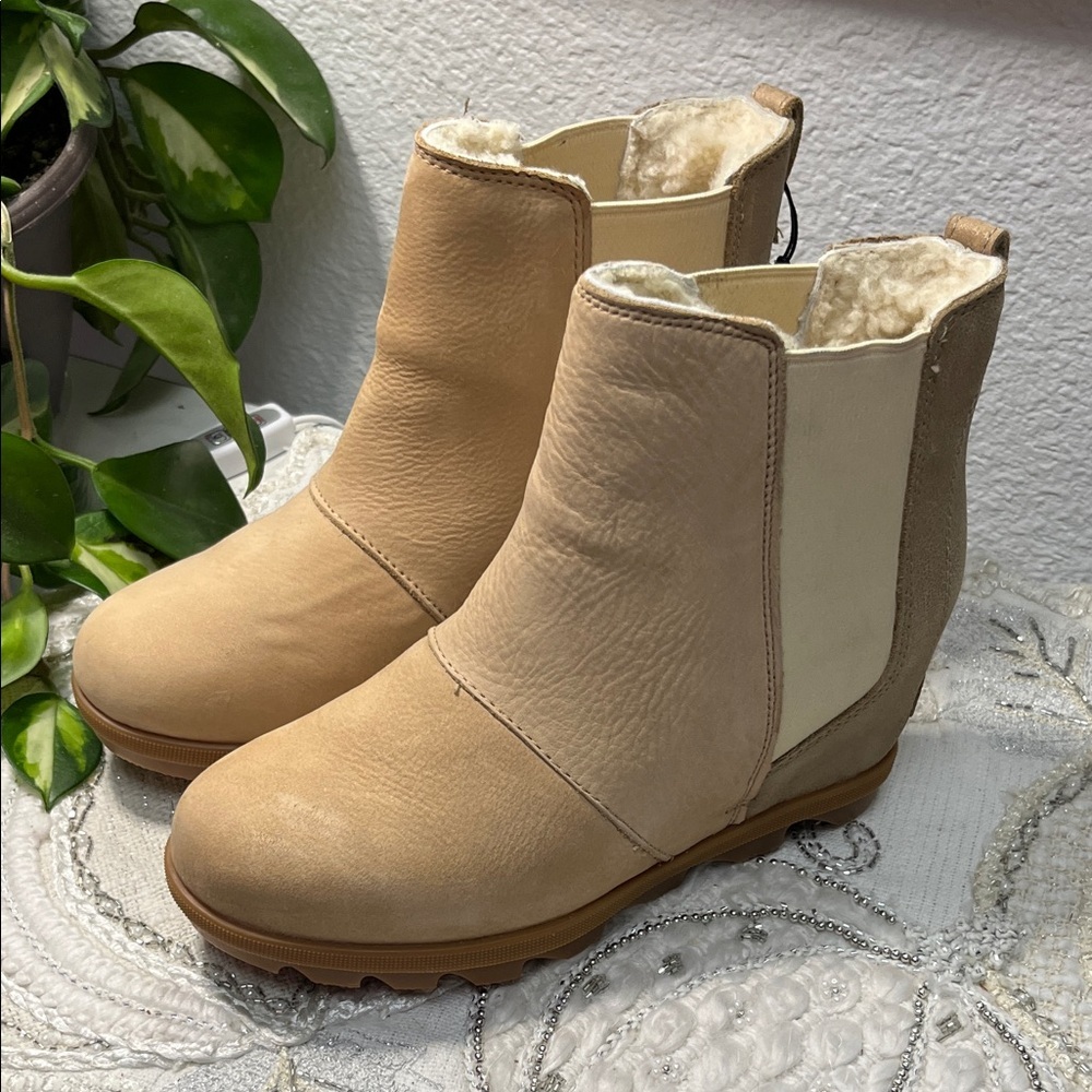 NWT Sorel ARCTIC™ WEDGE II CHELSEA LUX BOOT​ (Size 7) - Picture 5 of 16